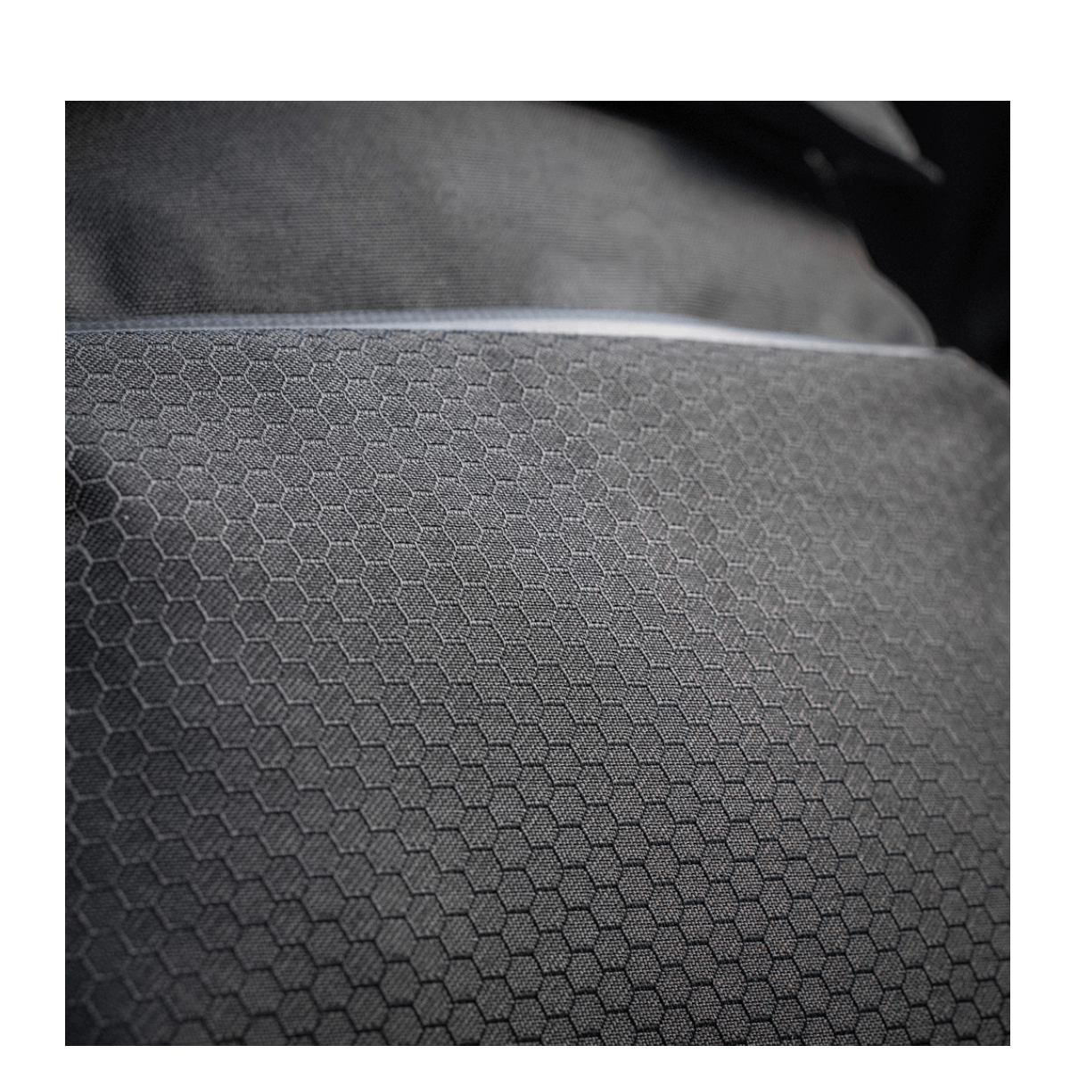 M-Tac Konvert Taske Elite, lähikuva Cordura Hex 1000D -materiaalin tekstuurista ja kuviosta.