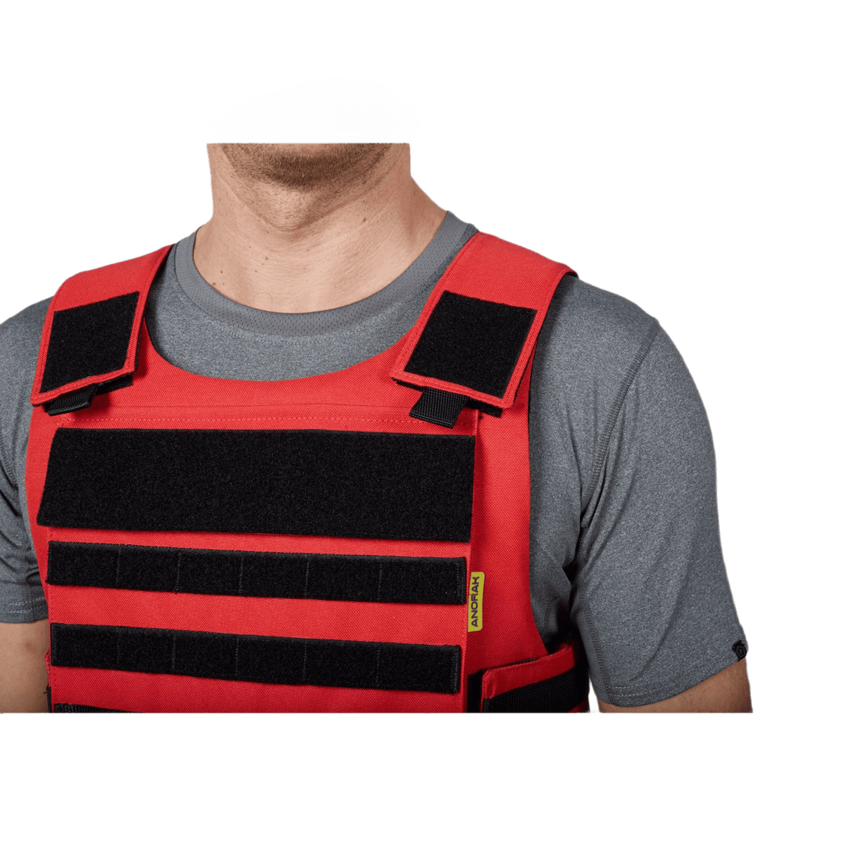 Anorak Instructor I Coveria kantava henkilö, korostaa ergonomista muotoilua ja 360 PALS webbing en