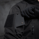 M-Tac Soft Shell Police Jakke säädettävällä hihapaneelilla, täydellinen suoja tuulelta ja sään vaihteluilta, sisäinen fleece‑kerros.