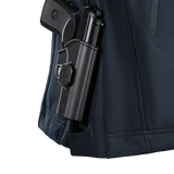 Yksityiskohta M-Tac Soft Shell Police Jakkeesta sisältä löytyvästä väline taskusta, korostaa toiminnallista leikkausta ja sääsuojaa.