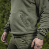 M-Tac Cotton Raglan -huppari, oliivinvihreä raglanhihoilla, sopii arkeen ja aktiiviseen elämäntapaan, valmistettu 100 % puuvillasta.