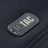 M-Tac Soft Shell Jakke med Liner -logo tummansinisellä kankaalla.