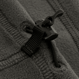 Lähikuva M-Tac Anatominen Tube Scarf Polartec-nyörillä, näyttää fleece-kankaan ja nyörin sulkemisen yksityiskohdat.