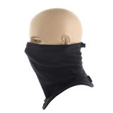 M-Tac Anatominen Tube Scarf Polartec-nyörillä, musta, kauluri mallinuken päällä, suoja tuulelta ja pölyltä, valmistettu Polartec®-materiaalista.