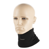 M-Tac Tube Scarf Polartec Power Grid, musta kestävä fleece, esillä kaulurina mallinuken päällä suojaksi kylmää vastaan.
