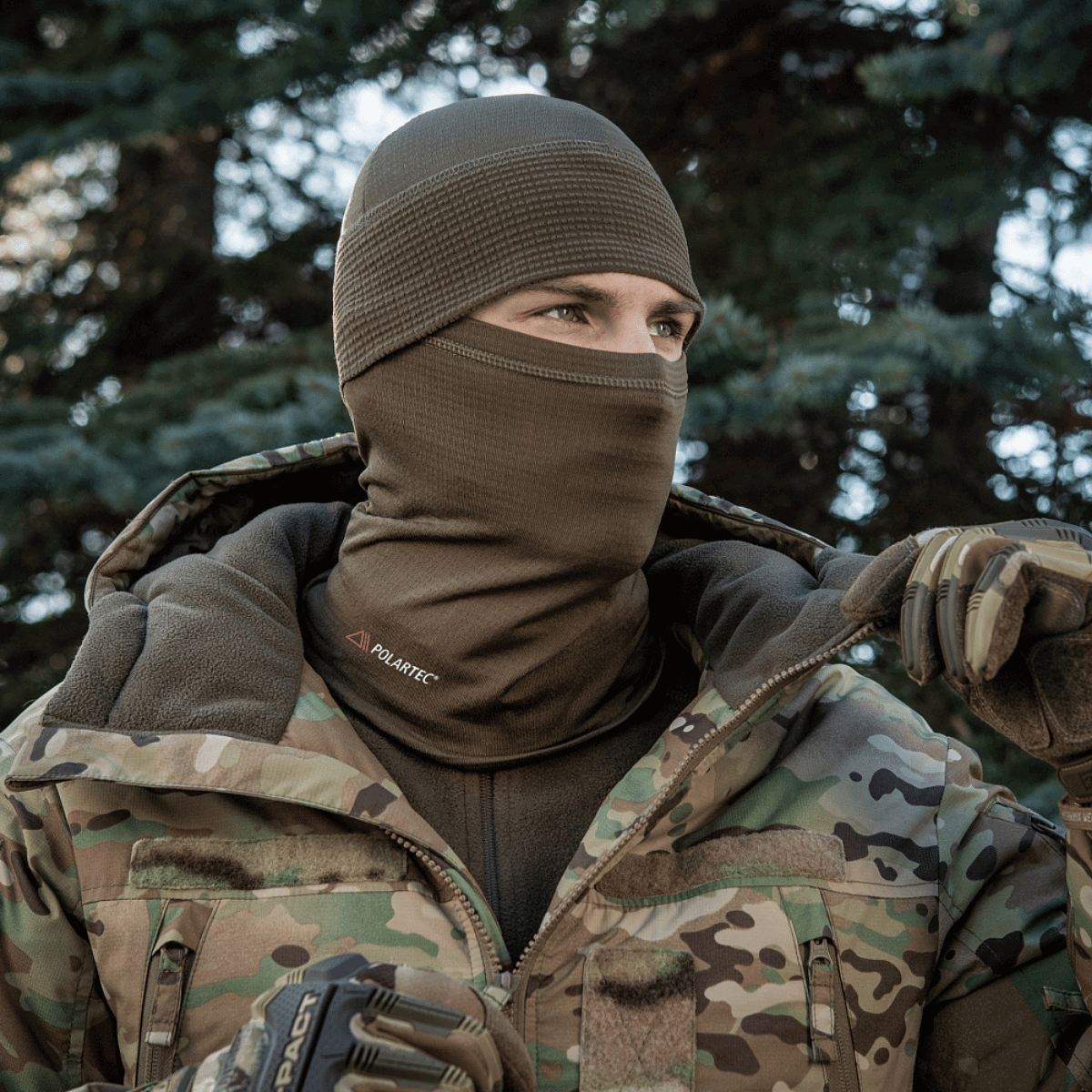 M-Tac Tube Scarf Polartec Power Grid käytössä, pitää kylmän loitolla tyylikkäällä muotoilulla, sopii huiviksi tai kasvomaskiksi.