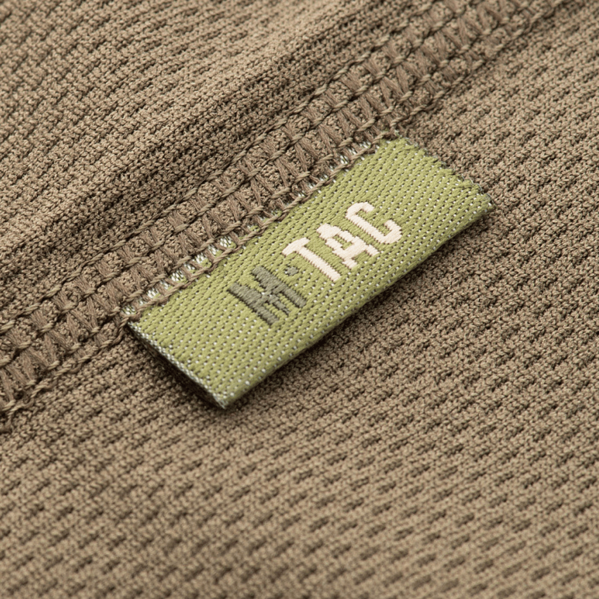 M-Tac Sweat-Wicking T-Shirt Gen.II, antistaattinen lanka ja nopeasti kuivuva polyesteri lisäävät mukavuutta ja hengittävyyttä.