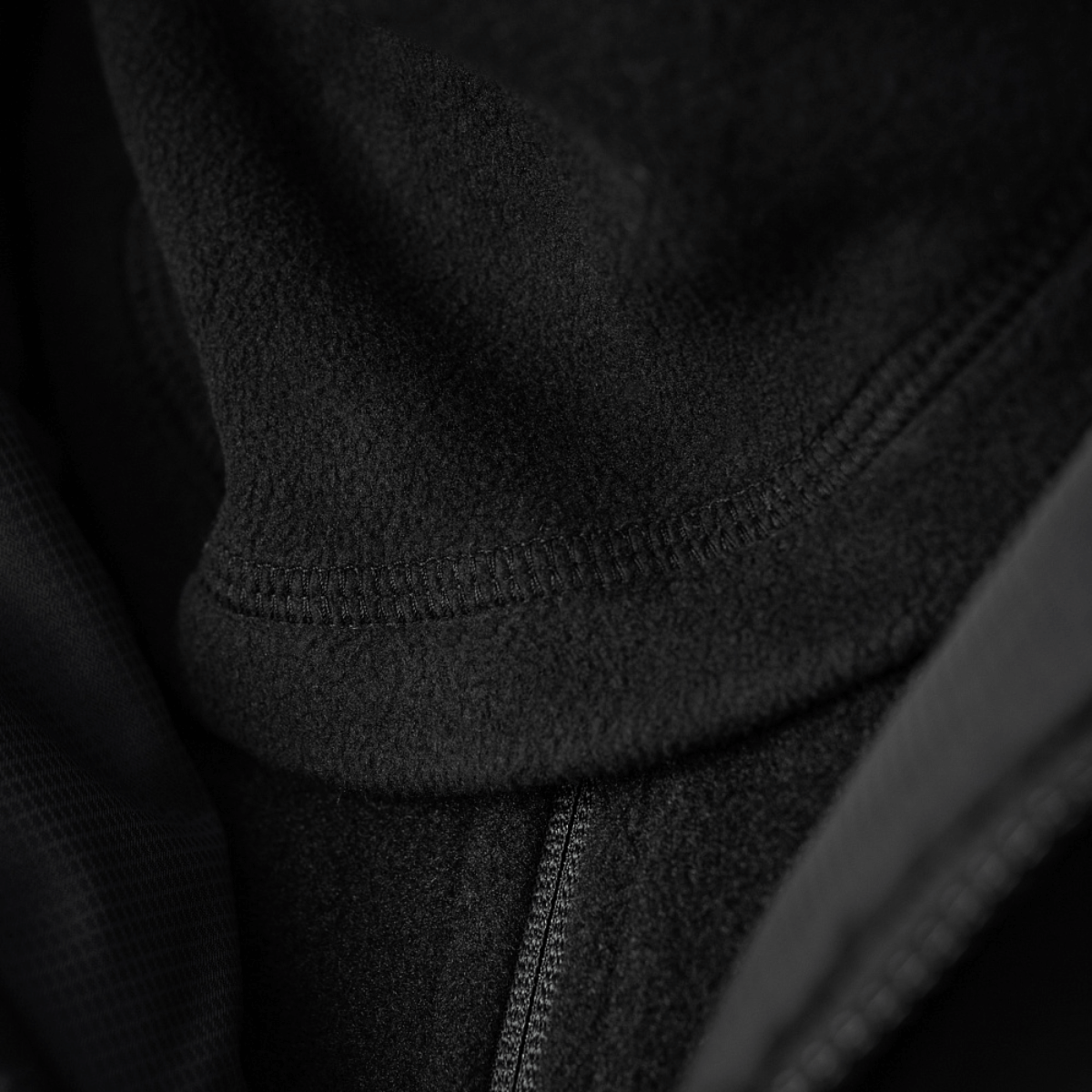 Lähikuva M-Tac Anatomisk Snood Justerbar Elite Fleece (320 g/m²), näyttää tiiviin fleece-tekstuurin.