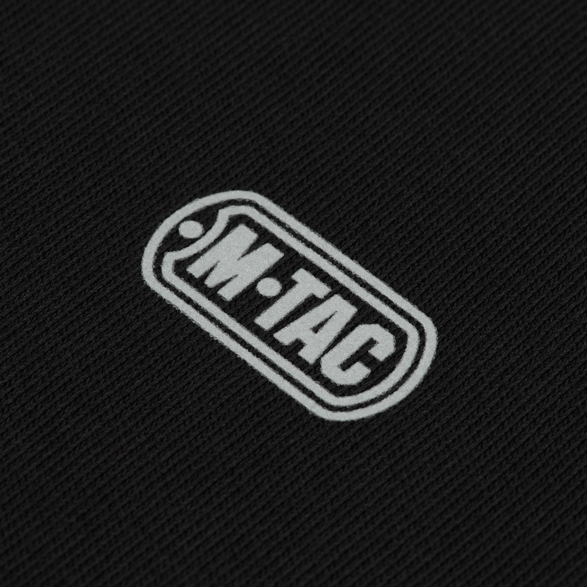Logo M-Tac Cotton Raglan Hard Hoodiessa 100% puuvillaa, tyylikäs muotoilu ja fleece-vuori mukavuutta ja lämpöä varten.
