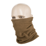 M-Tac Fleece Neck Gaiter med Snor monikäyttöinen ja säädettävä kylmässä käytettävä kauluri mannekiinilla, lämmin ja mukava.