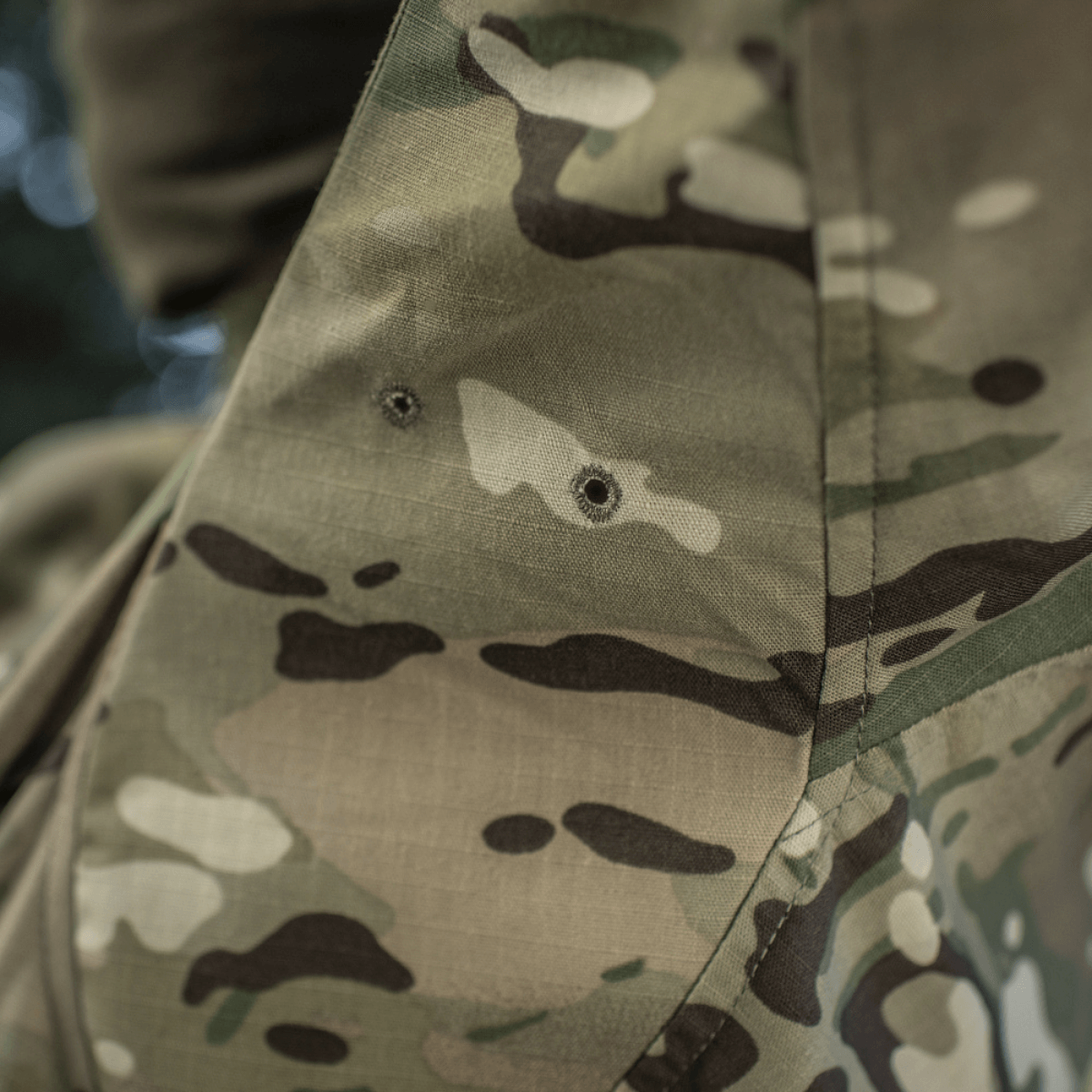 M-Tac-takki Sturm Gen.II NYCO Extreme Multicam. Yksityiskohta kulutusta kestävästä kankaasta, sopii taktiseen käyttöön ja ulkoiluun.