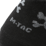 M-Tac kevyt kesäsukka Pirate Skull ergonomisella mallilla mukavuutta aktiviteetteihin lämpimällä säällä.