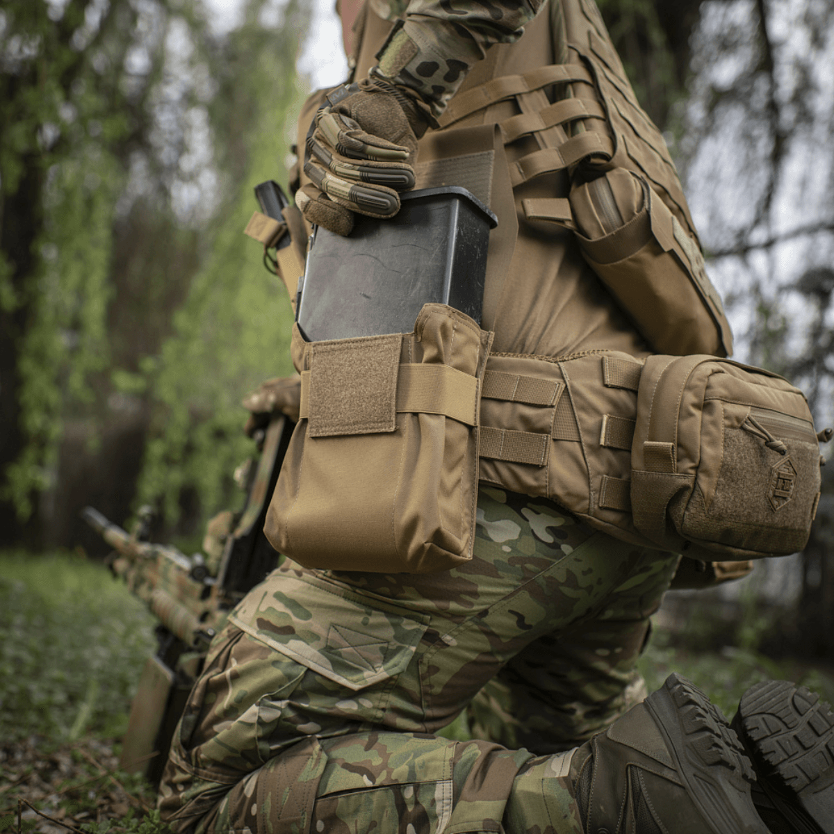 Sotilas M-Tac Pouch til M249 Cartridge Box Closed luonnonympäristössä (m249).