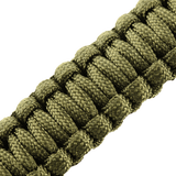 Lähikuva M-Tac Paracord-rannekorusta tulentekijällä, kompassilla ja pillillä, vihreä, ihanteellinen selviytymiseen ja retkeilyyn