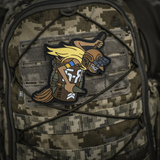 M‑Tac Patch Baba-Yaga Vertical maastoreppuun kiinnitettynä, esittää UAV-operaattoria yökameran ja kranaattien kanssa, innoittajana ukrainalainen UAV-ryhmä.