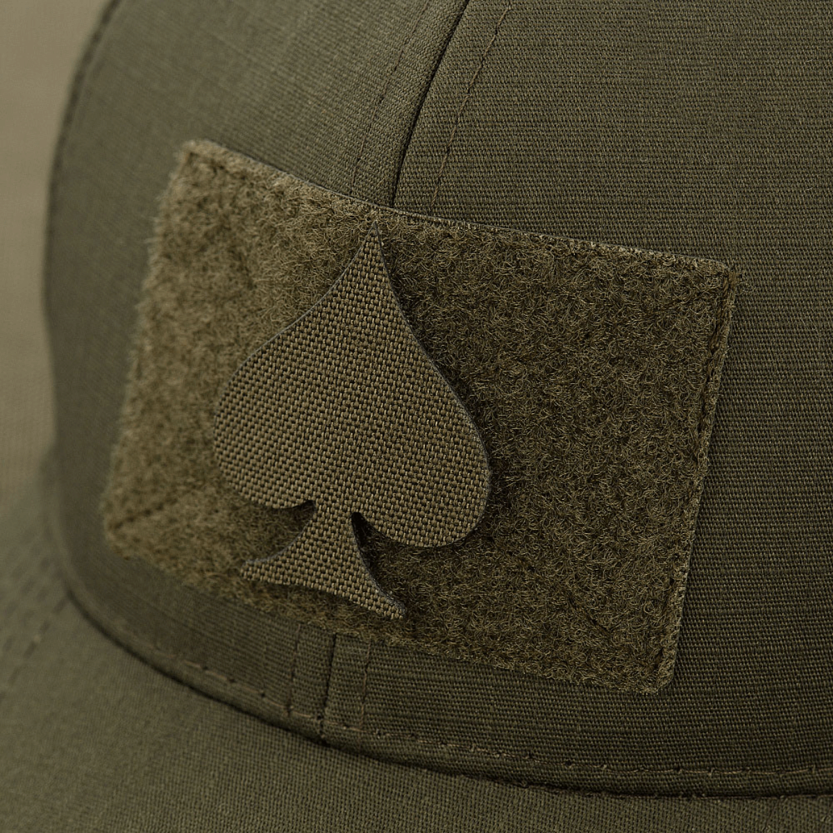 M‑Tac Patch Spades Laser Cut lippalakissa, taktinen patch Velcro-kiinnityksellä, kestävä Cordura 500D -materiaali, "Ace of Spades" -muotoilu