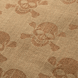 M-Tac Shemagh Pirate Skull dødningehoved-kuviolla, 100% puuvillaa, suojaa auringolta ja hiekalta, mitat 105 x 105 cm.