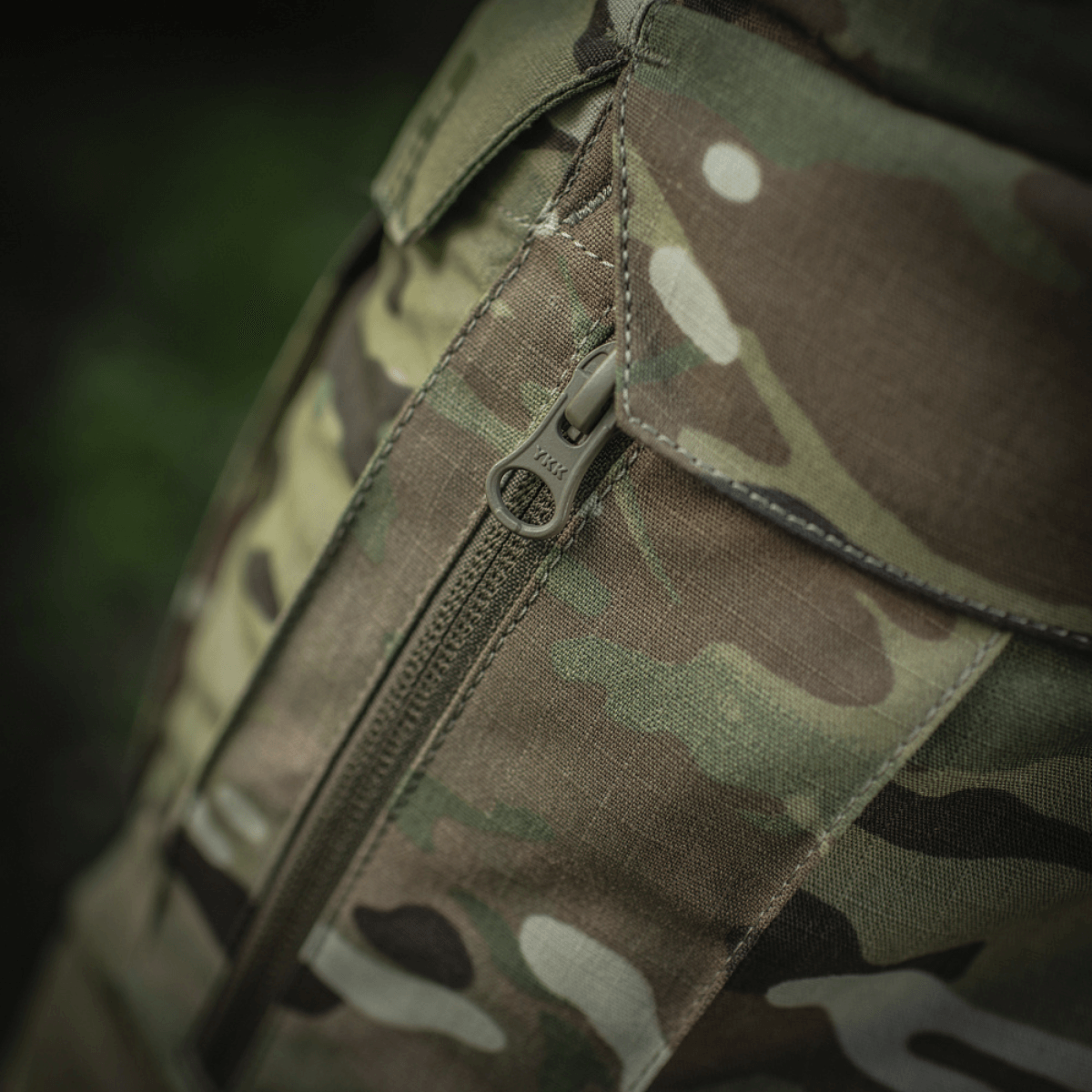 M-Tac Shorts STURM Gen.II Nyco Extreme camo-kuvio, vetoketjun yksityiskohta, suunniteltu taktiseen käyttöön ja ulkoiluun.