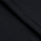 Lähikuva M-Tac Sweat-Wicking T-Shirt Athletic -kankaasta, kosteutta siirtävät ominaisuudet ja nopeasti kuivuva 100% polyesteri.