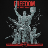 M-Tac T-Shirt Freedom sotilasmotiivilla ja vapauden symboleilla, kunnioittaa ukrainalaista rohkeutta ja voimaa; suunniteltu mukavuuteen.