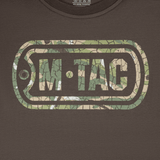 M-Tac T-Shirt Logo Long Sleeve maastokuvio, ikoninen M-Tac-logo ja slogan 'Born by Revolution – Hardened by War'.
