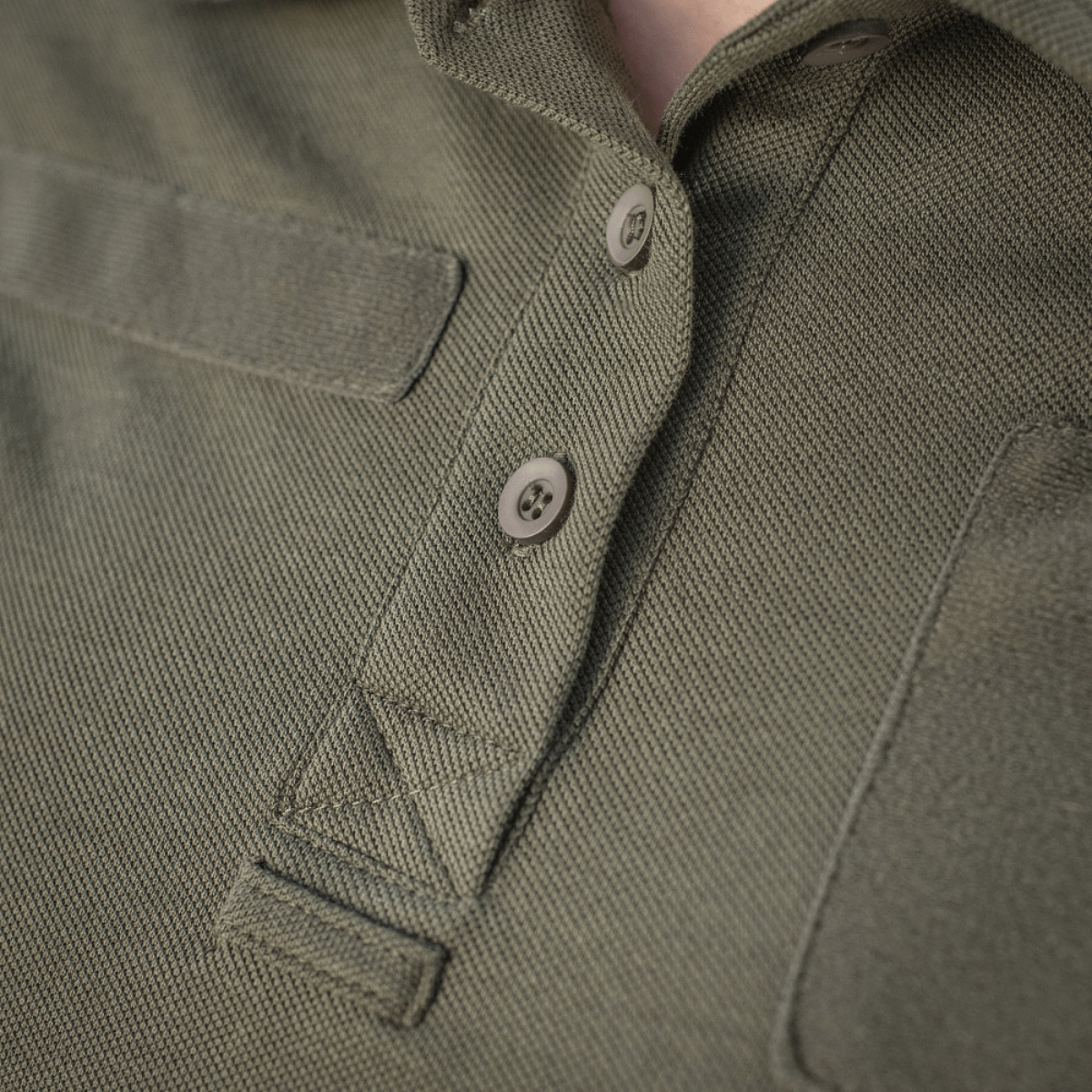 M-Tac Tactical Polo-Shirt 65/35 Lady puuvilla-polyester sekoituksella, napit yksityiskohdissa ja käytännöllinen naisten malli.