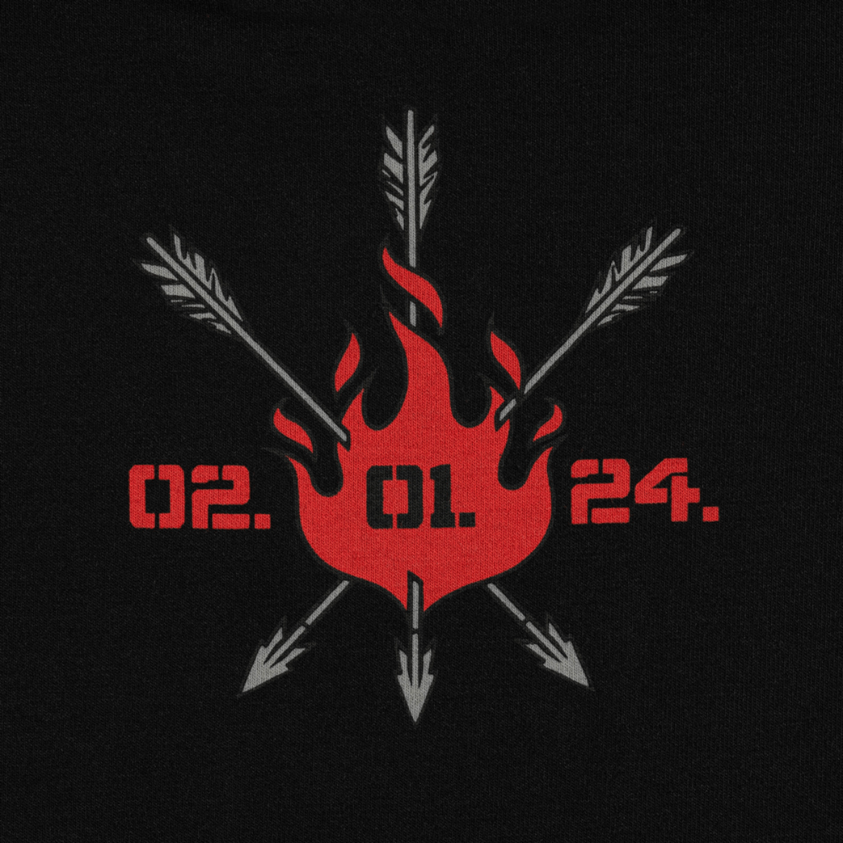 M-Tac T-Shirt Phoenix liekeillä, ristikkäisillä nuolilla ja päivämäärällä 02.01.24, symboloi uudelleensyntymää ja voimaa, selässä oleva design.