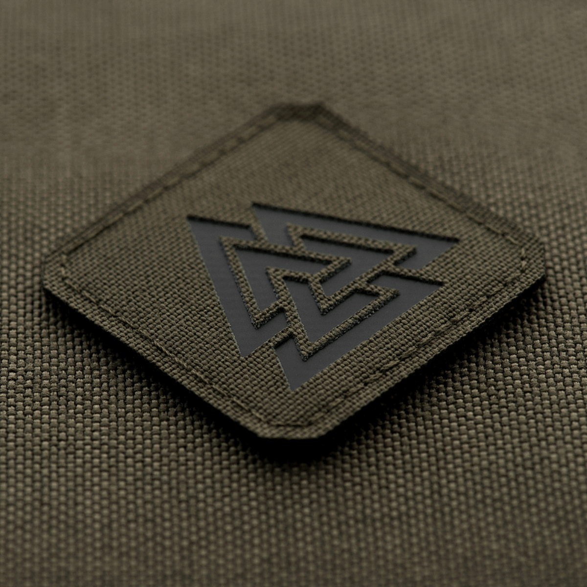 M-Tac Patch Valknut Laser Cut Odin symbol tummalla taustalla.