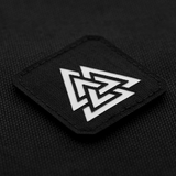 M-Tac Patch Valknut Laser Cut Odin symbol vaalealla kuviolla mustalla taustalla.