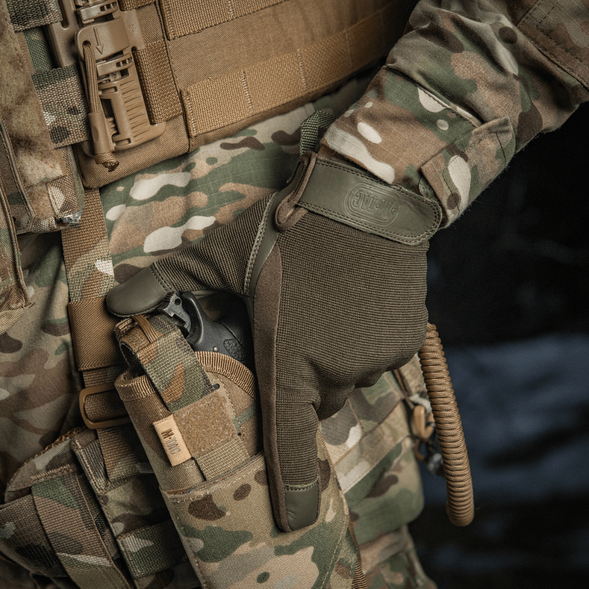 M-Tac Police -hanska taktiseen käyttöön poliisille ja turvatyöhön, synteettiset materiaalit, nahka ja velcro hyvään istuvuuteen.