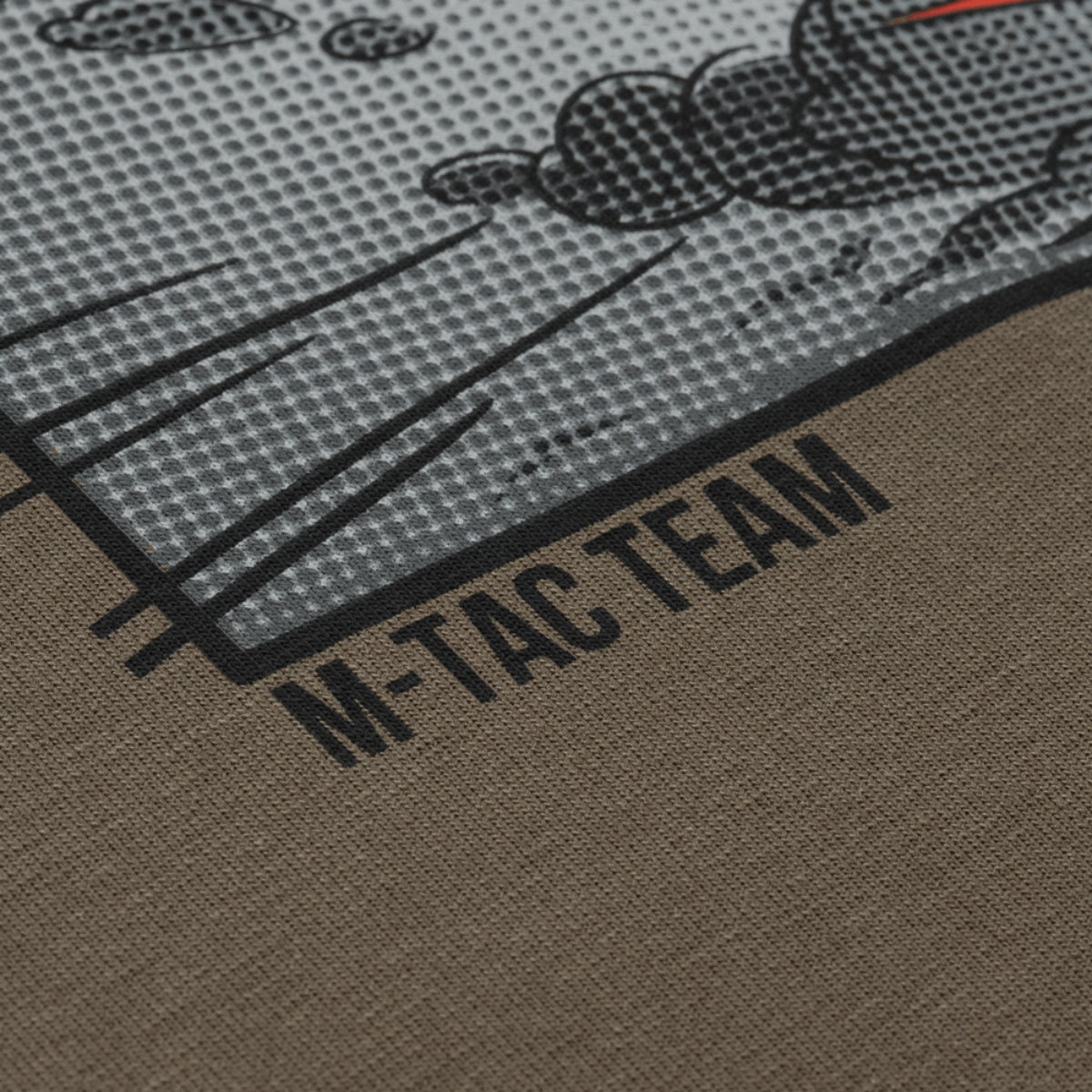 M-Tac T-Shirt Comics Drone Girl luova sarjakuvaprintti, kunnioittaa ukrainalaisia drone-operaattoreita; yksityiskohtana M-Tac Team -grafiikka.