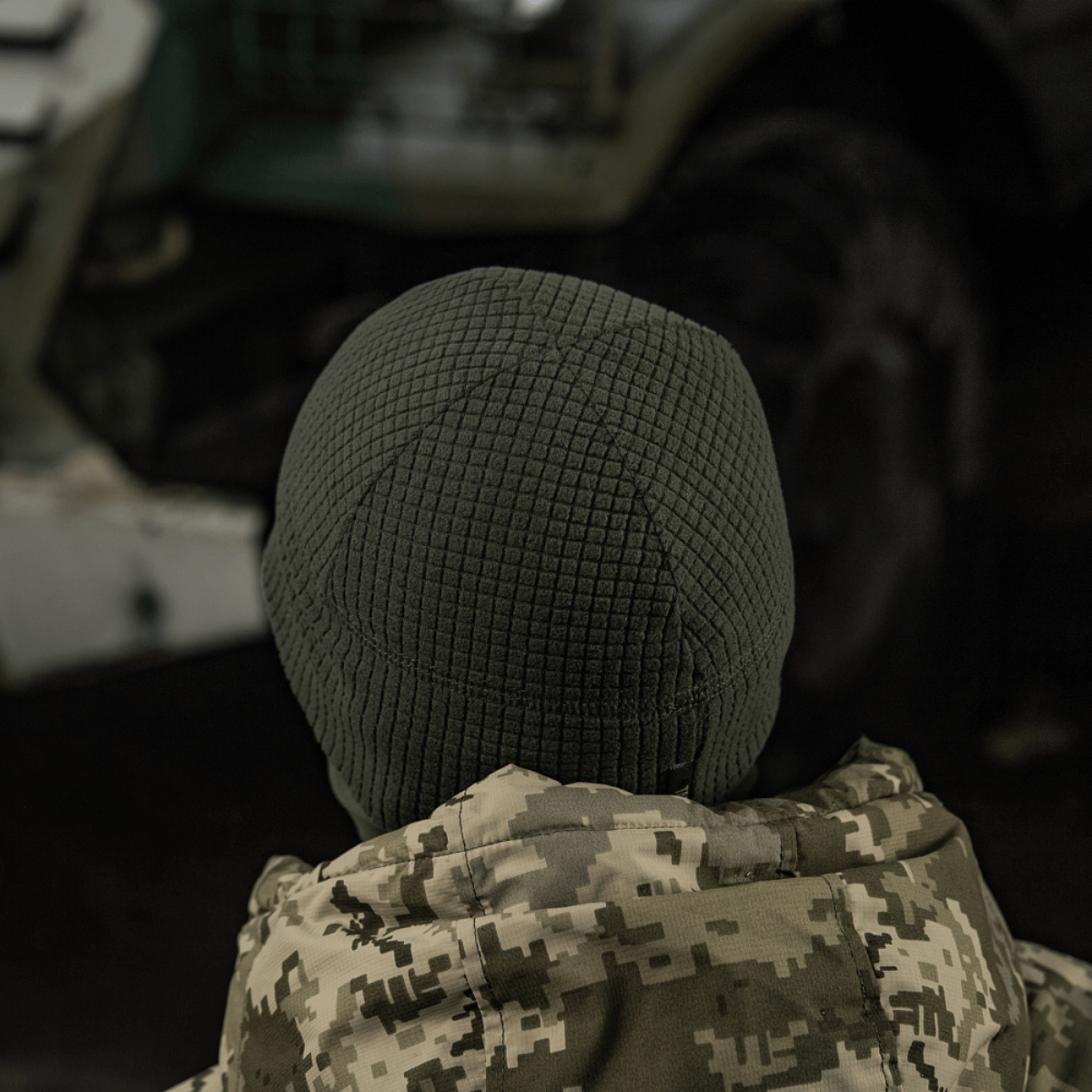 M-Tac Rip-Stop Fleece Hjelmliner nähtynä takaa, lämmin ja kevyt muotoilu, kestävä fleece, sopii viileään säähän, mahtuu kypärän tai hupun alle