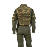 Anorak Niobium® Tactical II – full set takakuvassa, näyttää taktisen kehonpanssarin maastokuvioinnilla poliisin erikoisyksiköille.