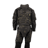 Anorak Niobium® Tactical II – full set MultiCam® pehmeä kehonpanssarijärjestelmä, moniuhkainen suojaus, tumma maastokuvio, nähtynä takaa.